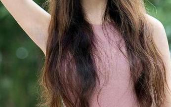 推女郎 – 免费摄影只为捕捉沙子女神的英姿——话说这广告做得不错哦！