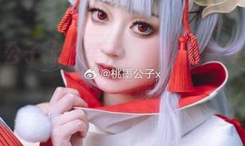 看桃墨公子泳衣美图，我的思绪就像海浪一样荡漾。