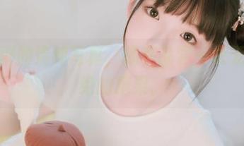 看樱群的清纯写真，像在品尝一块无法拒绝的糖果。