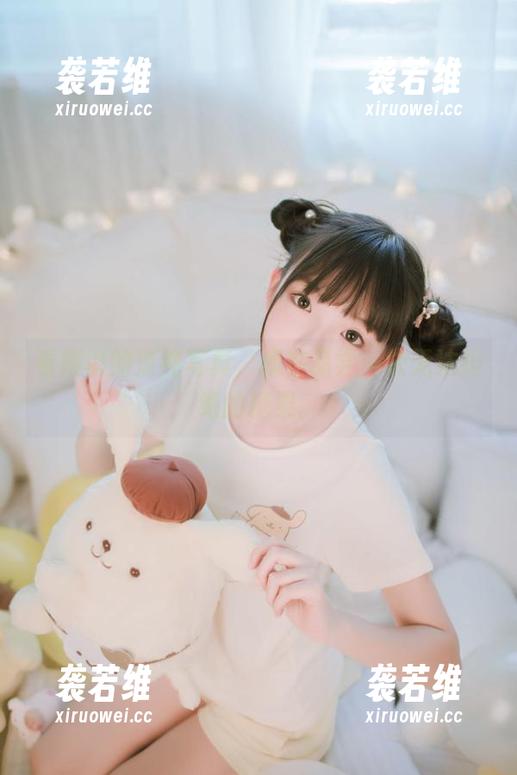 樱群 看樱群的清纯写真,像在品尝一块无法拒绝的糖果。