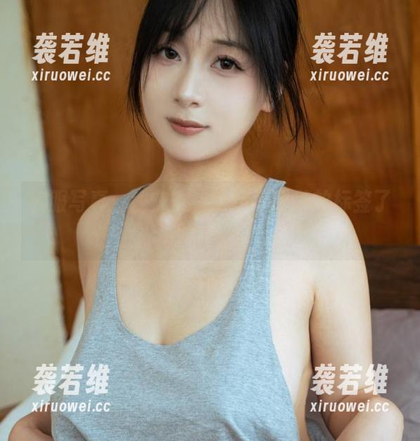 校服写真：浅安安，穿坏了甜美的标签了吗？
