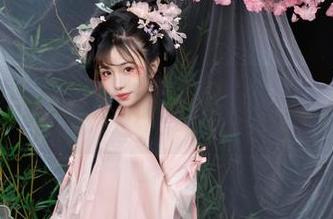 不可思议，末班地铁里的爆机少女喵小吉竟然带来了这种写真组合