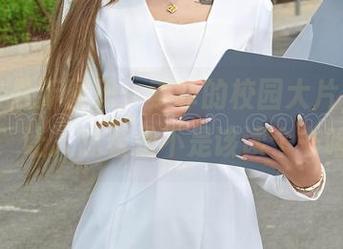 爱丝 – 最新图册：索菲的校园大片，随性而至，让人想着是不是该读个书啥的。