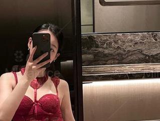 微密圈 – 来看看“牛奶里的果汁”的私拍合集：黑丝漫游，那是无边的迷离。
