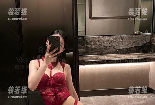 微密圈 - 来看看“牛奶里的果汁”的私拍合集：黑丝漫游，那是无边的迷离。
