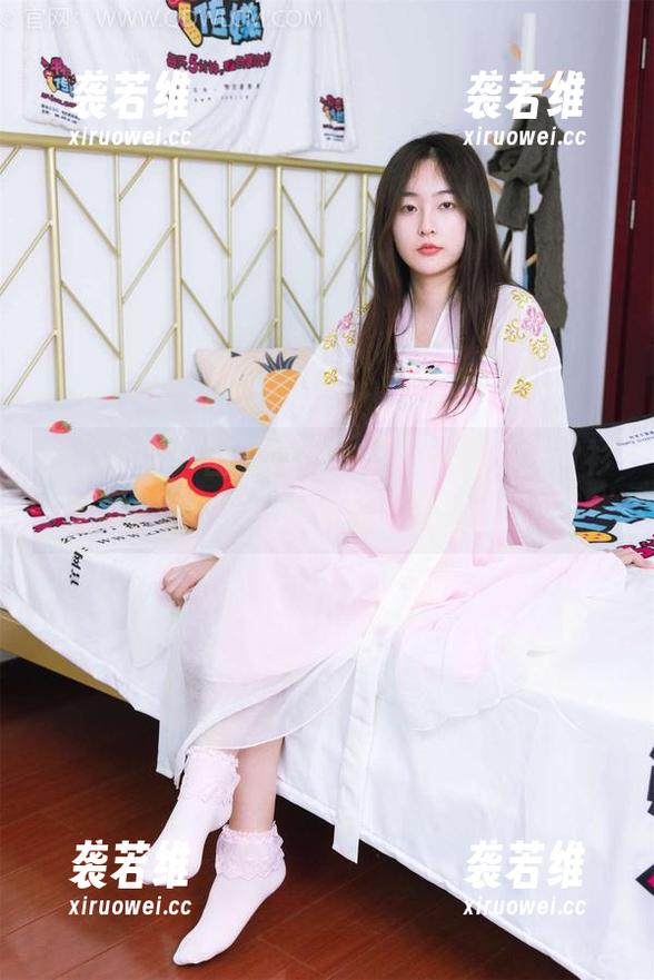 物恋传媒-elise 物恋传媒 - 图册翻了一遍又一遍,白衬衫是怎么让Elise变得如此悠闲和魅惑?