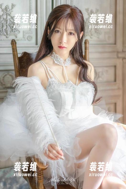 王羽杉 最新图片:王羽杉的女孩是种什么样的气质?这么简单的动作却有种隐秘的冲击。