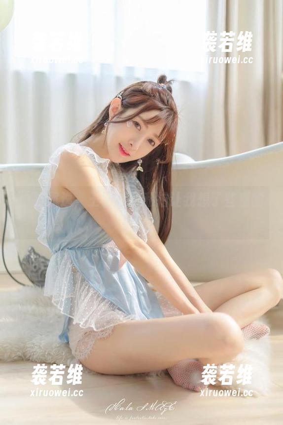 白裙飘逸，王羽杉的私拍让我想了些别的事情。