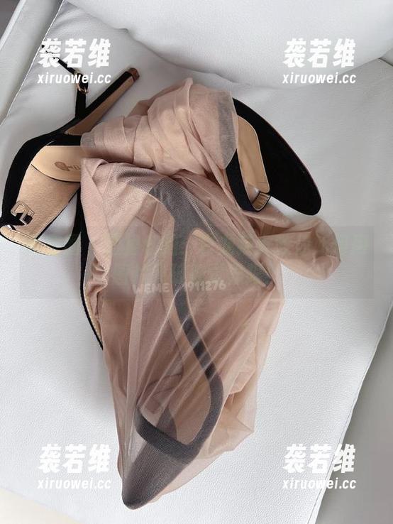 白龙猫女 微密圈 - 短裙私拍:白龙猫女教你如何用图片突破视觉界限!