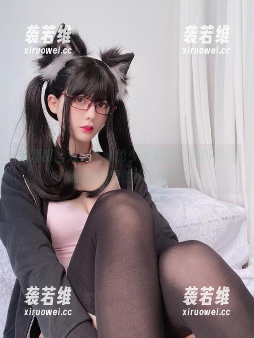 近观眼酱大魔王w的少女套图，最新作品，刺激视觉的小心翼翼！