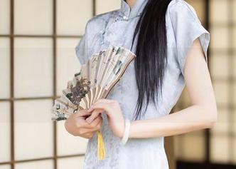 秀人网 – 免费图册！Manuela玛鲁娜的和服秀，臀部亮点在等你！