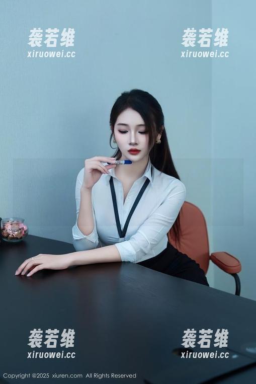 秀人网 - 会飞的小虎牙的瑜伽全集：这是我第一次把“弯腰”跟你说的这么婉转！下载试试看？