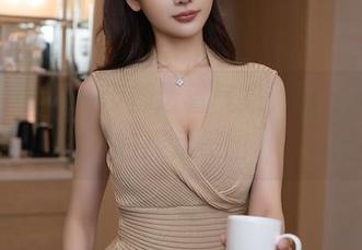 秀人网 – 每一步都透着气息，明日花桃桃的裸足美图