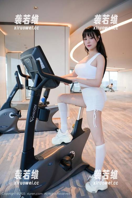 秀人网 - 欧阳妮娜娜和她的婚纱：每一幅都是“如何放纵”。