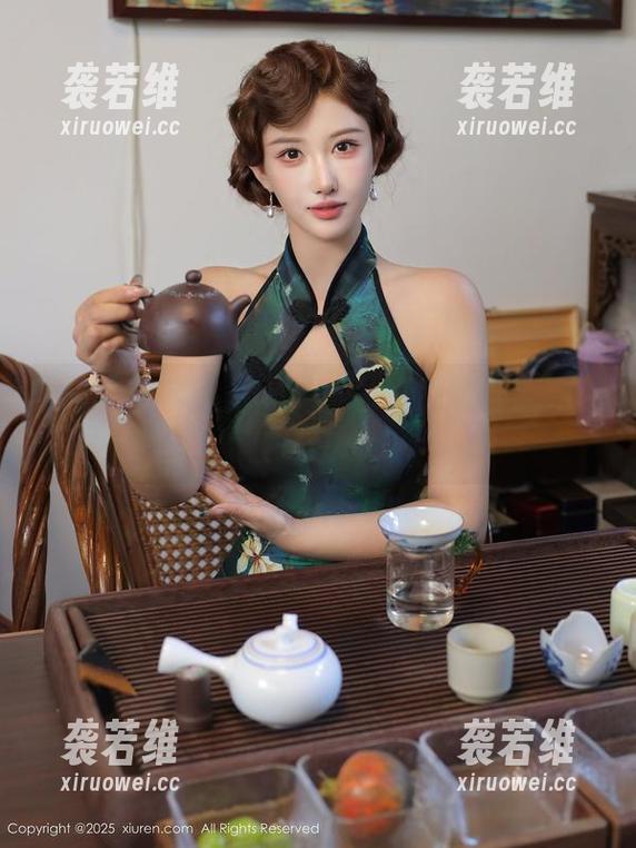秀人网 - 瑞瑞ruirui的御姐图包——这是你见过的最会撒娇的‘冷颜’！