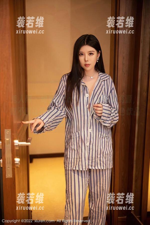 秀人网-绮里嘉Carina 秀人网 - 绮里嘉Carina的水手服资源,时不时让我想起那杯不知味道的蓝色饮品,真的值得一试吗?
