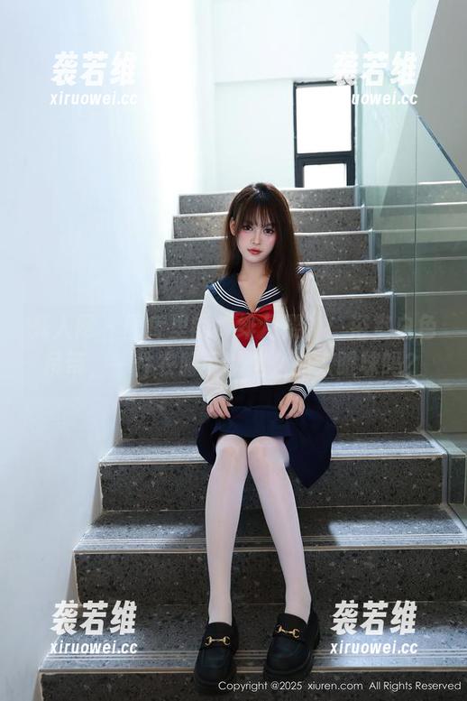 秀人网 - 图库里的“绯月樱”：浴室白色吊带，一件衣服可以这么抓人眼球吗？