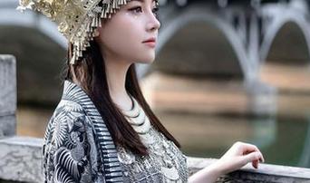 秀人网 – 双人照？美七Mia你这是要打造高清风格画廊吗？