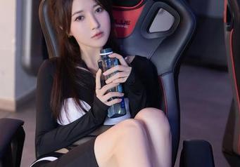 秀人网 – 草莓zz的白裙，爸爸妈妈说免费可是现实！