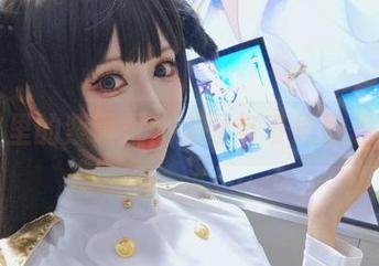 浴室里的紫氯氯：美图与奇思妙想并行