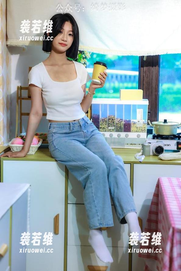 绮梦摄影 - 莹莹的居家写真集：这高清让人不由得多看几眼