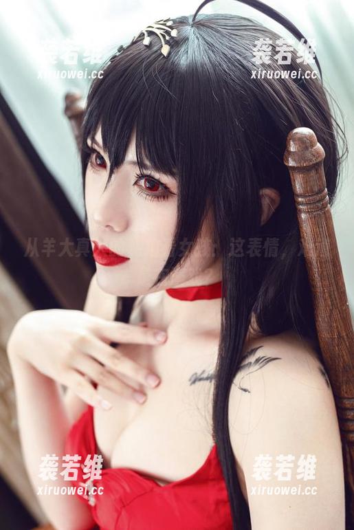 从羊大真人的私拍看女孩：这表情，难道是在演戏？