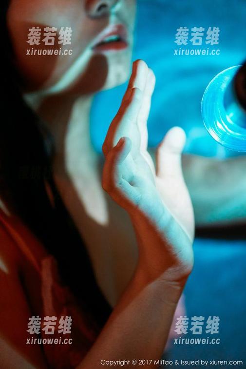 蜜桃社 - 萌美Moemi的最新居家秘籍，为什么我被她一招制服了？