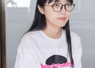 袜啵啵 – 你陶醉在涵涵的OL制服中了吗？这壁纸嘛…了解下