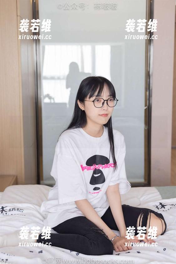 袜啵啵 - 你陶醉在涵涵的OL制服中了吗？这壁纸嘛…了解下