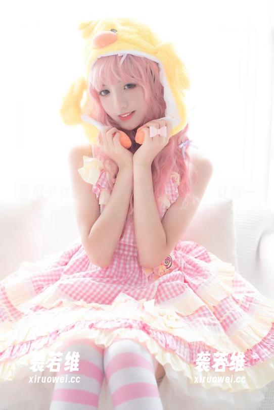 西瓜少女的新篇章：制服的图包，让每一张都充满话题感。