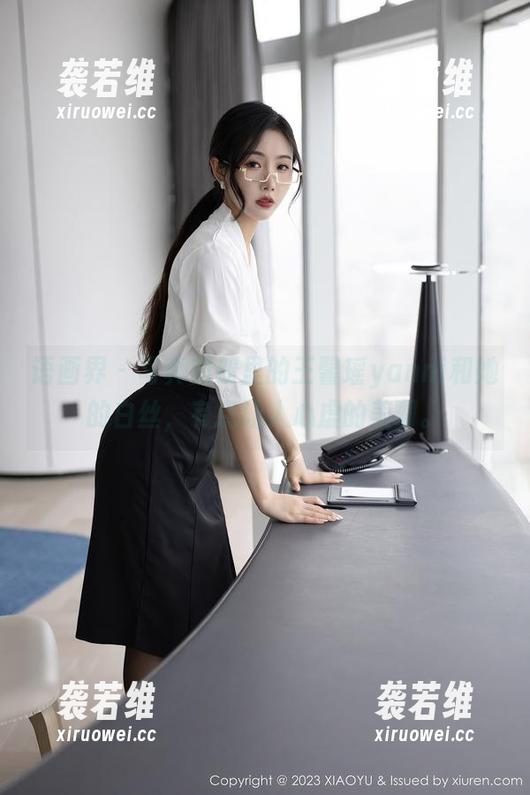 语画界-王馨瑶yanni 语画界 - 写真图册里的王馨瑶yanni和她的白丝,有点让人心虚的美啊。