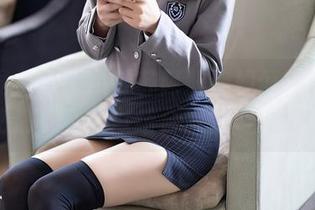 语画界 – 套图！苏苏阿教你如何在泳池边把清凉和幽默结合得完美无瑕。