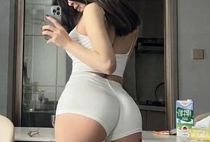 微密圈 – 金希儿的在线护士写真，瞧瞧那轻盈的举手投足都有点意思呢；
