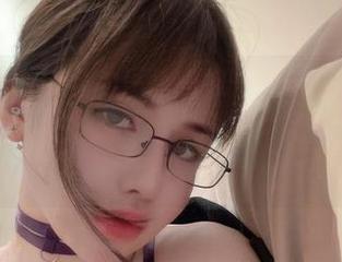 微密圈 – 看阿色的黑色姐姐——这显然是不一样的调调，整个系列值得好好品味，原图全在这儿。