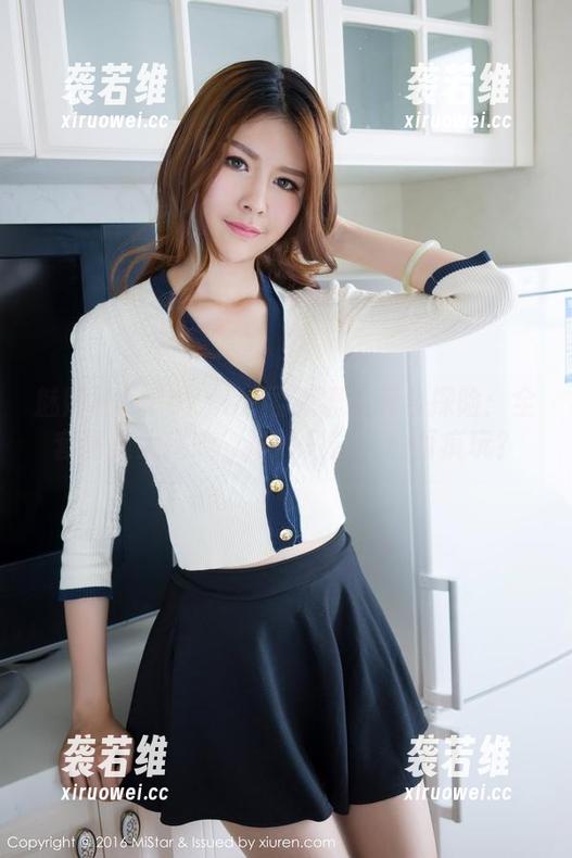 魅妍社 - FoxYini孟狐狸的天台探险：全套图集大揭晓，谁说只能在地面疯玩？