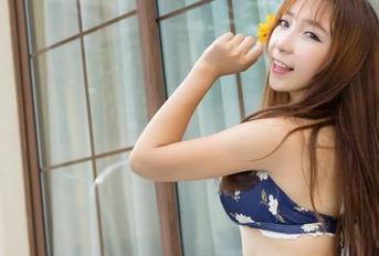 魅妍社 – 全新！陆金佳Jessica的白色图包，做到了“无色”也能变得有趣！