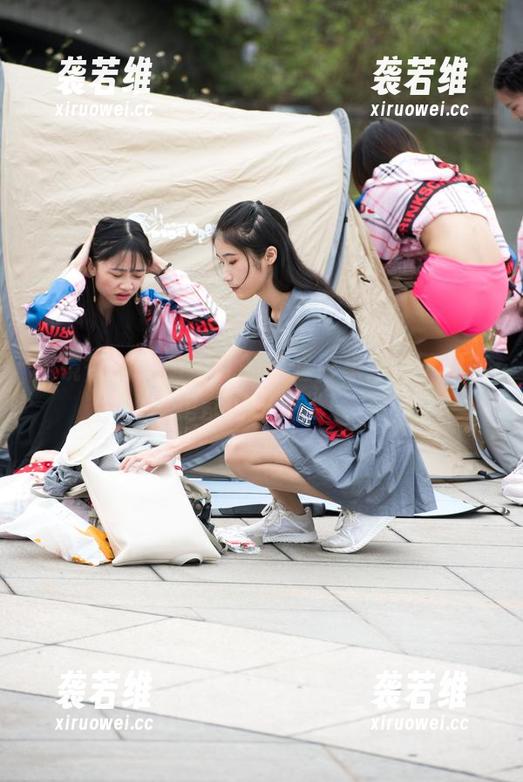 魔镜街拍-萌宝儿 魔镜街拍 - 萌宝儿的学姐形象:到了图书馆都闪闪发光!